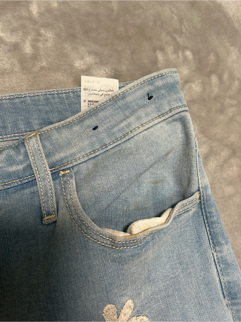 Hollister High Rise Flare Jeans Women’s 19R 34x32 Light Wash Embroidered - Picture 10 of 10